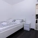 Apartman Black