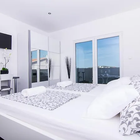 Διαμέρισμα Black Τρογκίρ