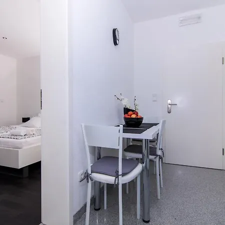 Apartment Black *